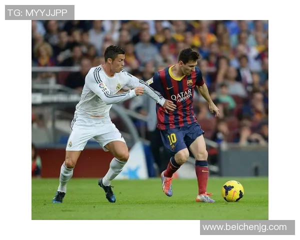 足球球星过人风格解析 从梅西到C罗的技巧与创意突破 足球球星过人风格解析 从梅西到C罗的技巧与创意突破