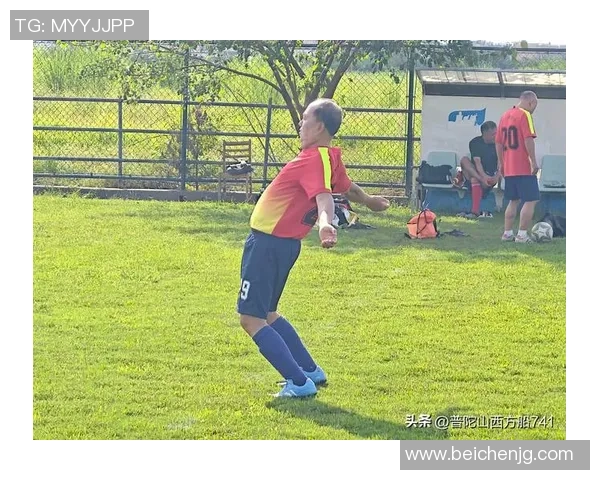 球星潮流穿搭解析结合足球场内外时尚与运动风格 球星潮流穿搭解析结合足球场内外时尚与运动风格